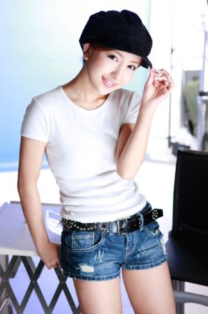 欧美情侣街拍接吻照片_BD韩语在线视频观看