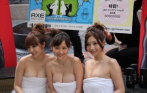 欧美qq女生抽烟头像_BD英语在线播放观看