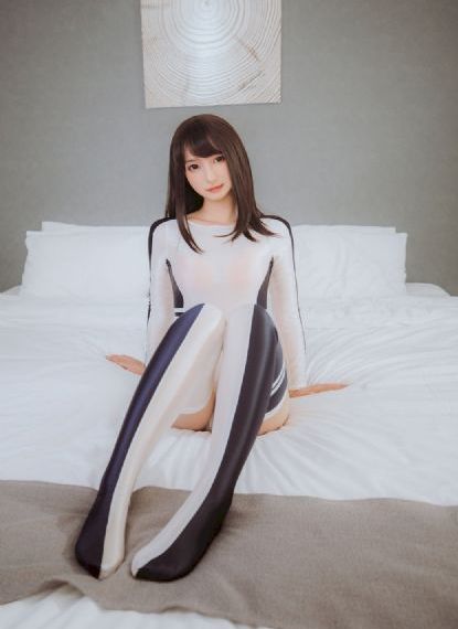 欧美妖娆高冷美女图片_1080P全集在线观看
