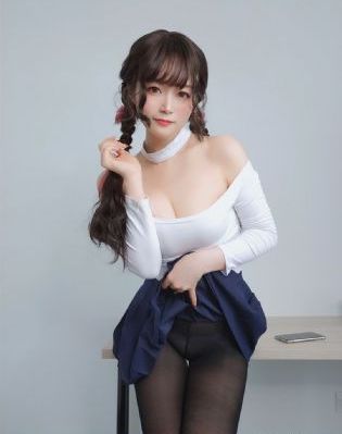 欧美一字肩街拍_1080完整视频观看